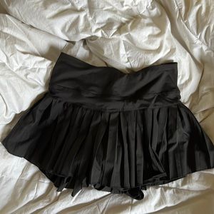 NEVER WORN GOLDHINGE PLEATED TENNIS SKIRT!!